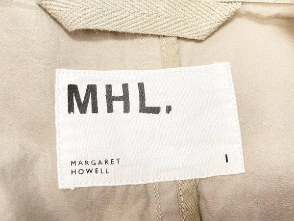 エムエイチエル MHL. MARGARET HOWELL マーガレットハウエル PROOFED COTTON POPLIN ステンカラーコート ノーカラージャケット ベージュ系  595-0110503 サイズ 1 ジャケット 無地 ベージュ 101MT-1667