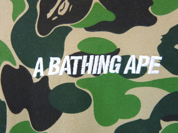 ア ベイシング エイプ A BATHING APE 迷彩 緑 カモフラ made inJAPAN 日本製 刺繍ロゴ サルカモ 半袖 ベージュ グリーン  001CSF801007X Tシャツ 総柄 マルチカラー Mサイズ 101MT-55