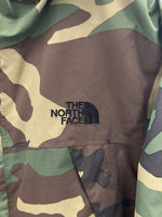 ノースフェイス THE NORTH FACE Novelty Scoop Jacket ノベルティースクープジャケット ナイロンジャケット 総柄    NP61241 ジャケット カモフラージュ・迷彩 カーキ Mサイズ 101MT-1330