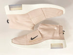 ナイキ NIKE AIR/FEAR OF GOD MOC PARTICLE BEIGE/BLACK-SAIL エア フィアーオブゴッド モック パーティクルベージュ ピンク系 シューズ  AT8086-200 メンズ靴 スニーカー ピンク 26cm 101-shoes779