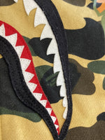 ア ベイシング エイプ A BATHING APE 1st camo yellow シャークパーカー shark full zip hoodie a bathing ape bape エイプ ベイプ WGM 迷彩 カモフラ 総柄 プリント ジップ パーカー パーカ 総柄 ベージュ Sサイズ 101MT-334