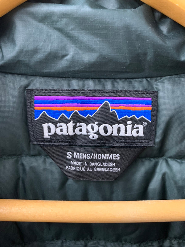 パタゴニア PATAGONIA ダウンジャケット ジップアップ 84674 ジャケット ロゴ グリーン Sサイズ 201MT-1356