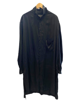 ヨウジ ヤマモト YOHJIYAMAMOTO Deformed Collar Blouse Nomber バックナンバリングロングシャツ 黒    HH-B67-006 サイズ4 長袖シャツ 刺繍 ブラック 101MT-1771