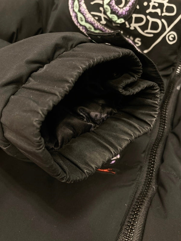 アンノウン ロンドン UNKNOWN LONDON EH Multi Patches Puffer Jacket エド ハーディー パフジャケット アウター 黒 ジャケット 刺繍 ブラック Mサイズ 101MT-2081