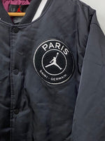 ナイキ NIKE エアジョーダン AIR JORDAN パリ・サンジェルマン  Paris Saint-Germain PSG ブルゾン スタジャン ジャケット ロゴ ブラック XXLサイズ 201MT-2064