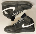 ナイキ NIKE AIR JORDAN 1 MID BG BLACK/WHITE/BLACK GIRLS エアジョーダン 1 ミッド ボーイズ 黒 ハイカット シューズ スニーカー  554725-049 レディース靴 スニーカー ブラック 24cm 101-shoes448