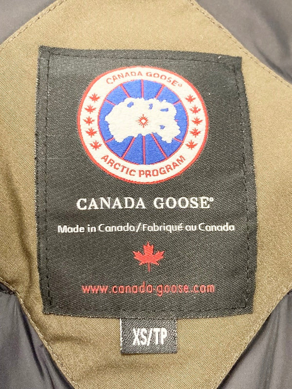カナダグース CANADA GOOSE ダウンジャケット KAMLOOPS カムループスダウン ジャケット アウター カーキ系 ロゴワッペン  68F8490 4078JM  XS ジャケット ロゴ カーキ SSサイズ 101MT-1399