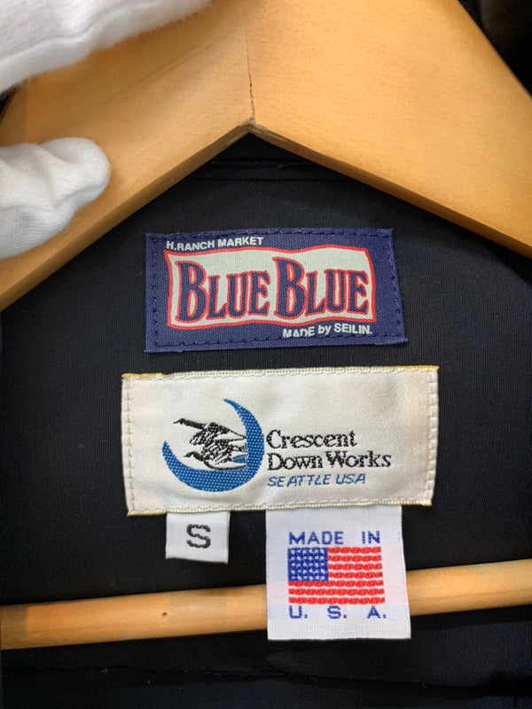 ブルーブルー BLUEBLUE CRESCENT DOWN WORKS コラボ ダウンベスト 700005-573 ベスト ストライプ ブルー Sサイズ 201MT-180