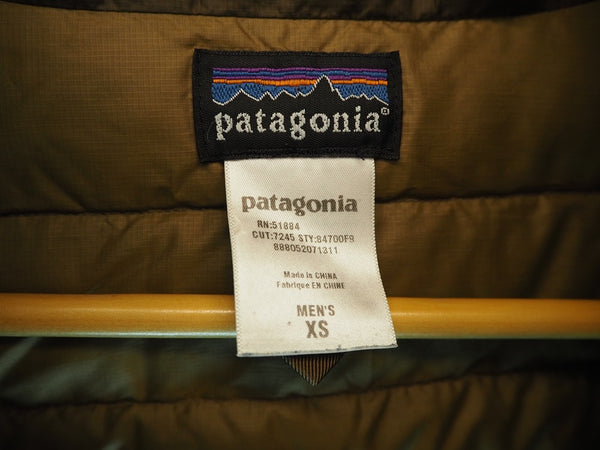 パタゴニア PATAGONIA ダウンセーター ダウンジャケット アウター 上着 ジャケット サイズXS 茶 84700F9 ジャケット ワンポイント ブラウン SSサイズ 101MT-756