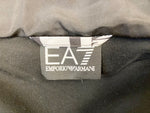 エンポリオ・アルマーニ EMPORIO ARMANI EA7 モノトーン ロゴ 中綿ブルゾン ジャケット アウター ブラック系 黒 フード  6HPB36 PN28Z ジャケット ロゴ ブラック Sサイズ 101MT-772