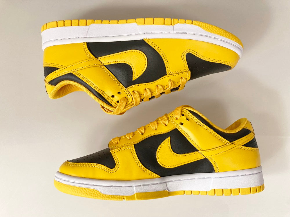 ナイキ NIKE DUNK LOW RETRO UNIVERSITY OF IOWA BLACK/GOLDENROD