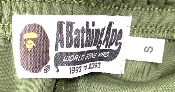 ア ベイシング エイプ A BATHING APE トラックパンツ TAPE LOGO SHARK 001PTC801018X ボトムスその他 ロゴ カーキ Sサイズ 201MB-526