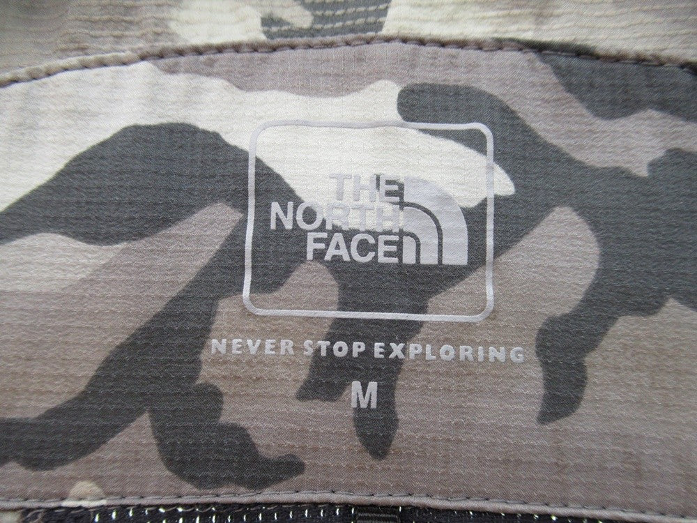 ノースフェイス THE NORTH FACE ナイロンジャケット カモフラ柄