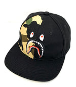 【中古】ア ベイシング エイプ A BATHING APE 1st camo yellow a bathing ape bape shark cap シャーク 001CPD301001X 帽子 メンズ帽子 キャップ カモフラージュ・迷彩 ブラック フリーサイズ 201goods-129